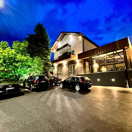 Sunny Corner Apartments วิโซโค ภายนอก รูปภาพ