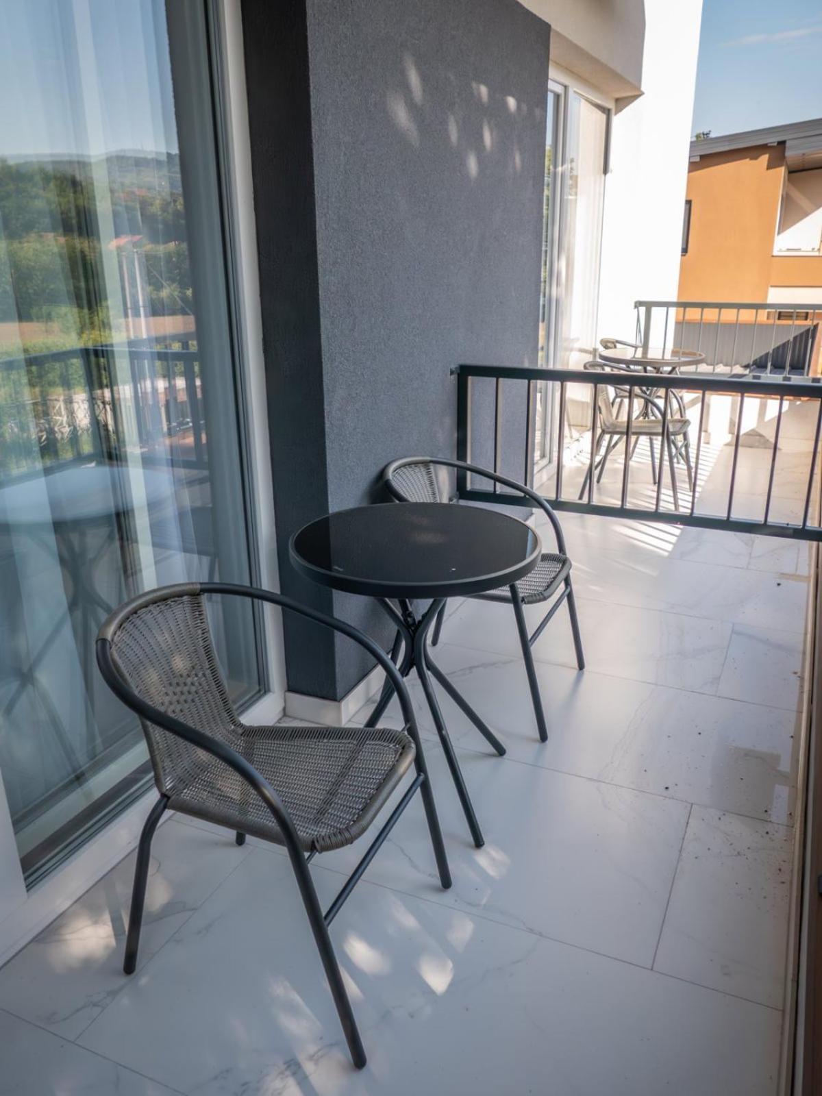 Sunny Corner Apartments วิโซโค ภายนอก รูปภาพ