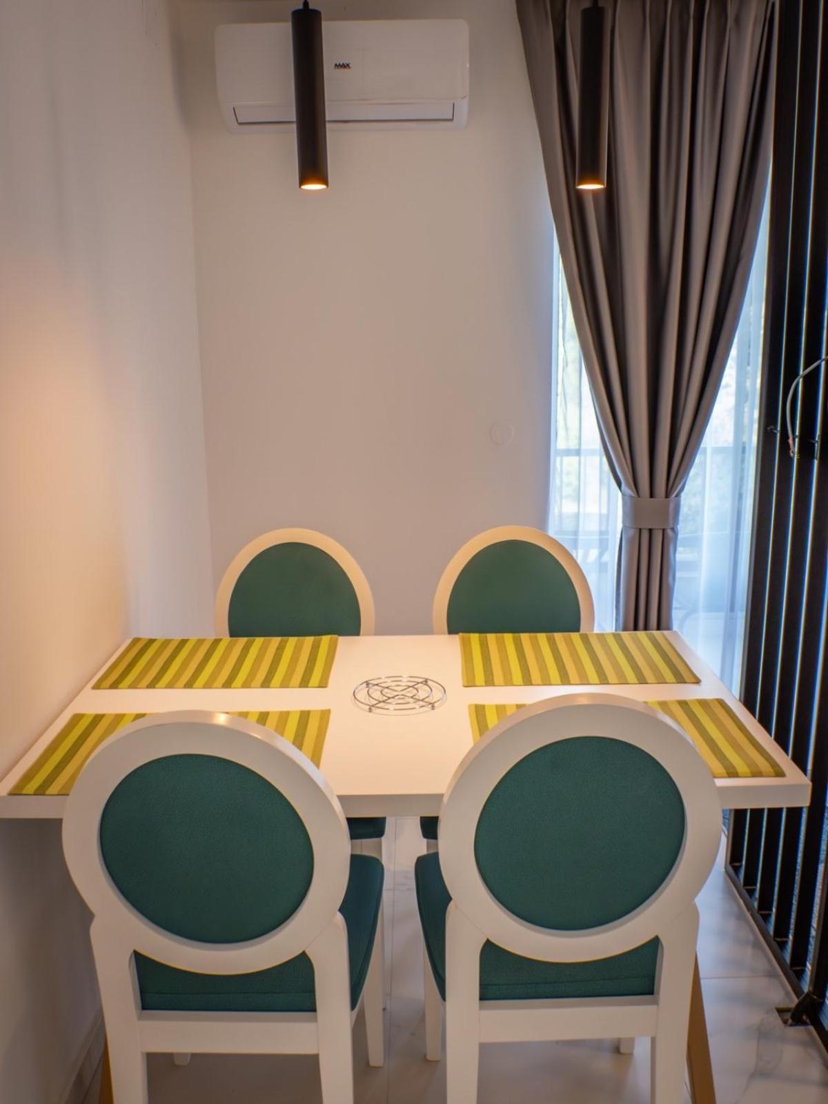 Sunny Corner Apartments วิโซโค ภายนอก รูปภาพ