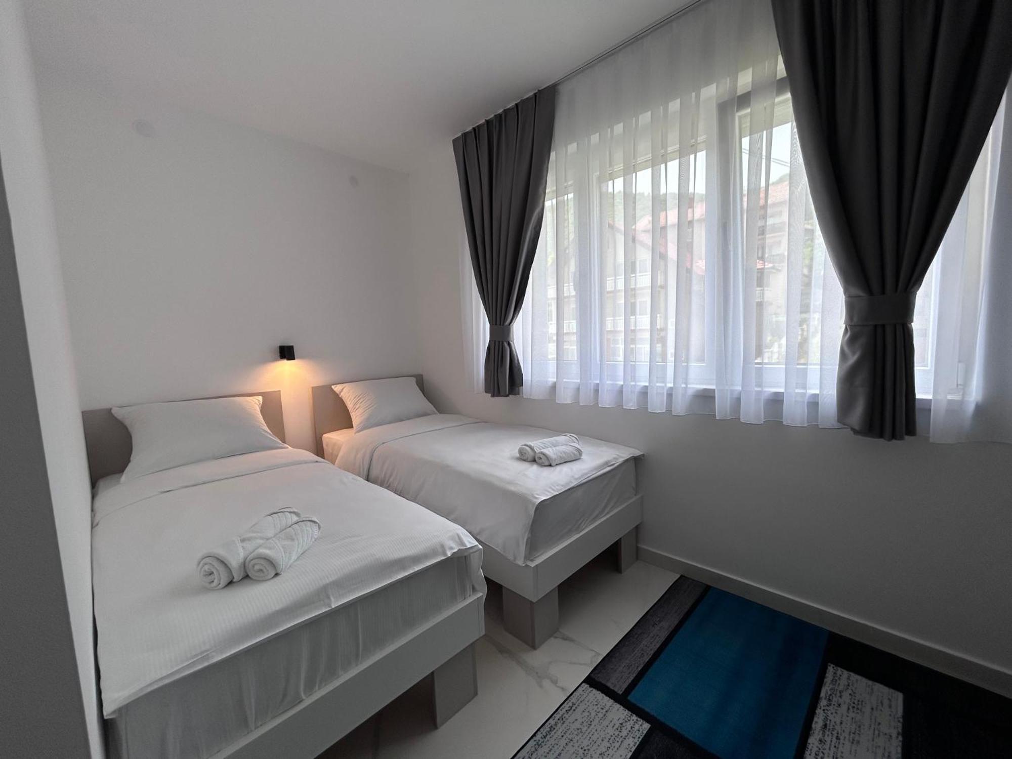 Sunny Corner Apartments วิโซโค ภายนอก รูปภาพ