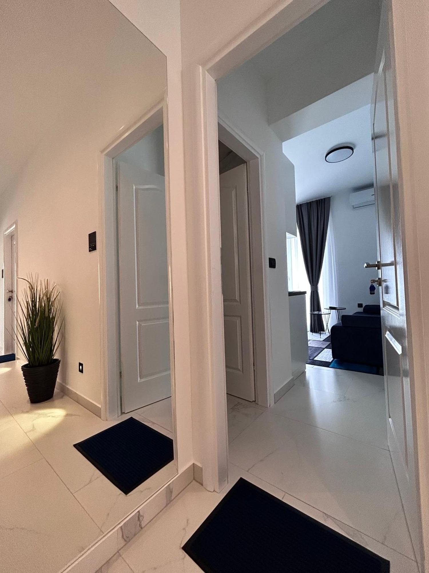 Sunny Corner Apartments วิโซโค ภายนอก รูปภาพ